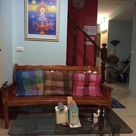 Ricos Honey Place Guesthouse Bangkok Exterior photo