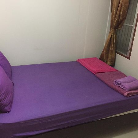 Ricos Honey Place Guesthouse Bangkok Exterior photo