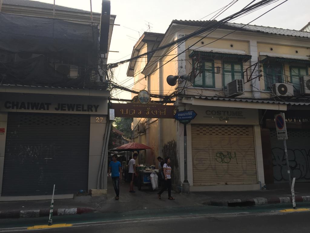 Ricos Honey Place Guesthouse Bangkok Exterior photo