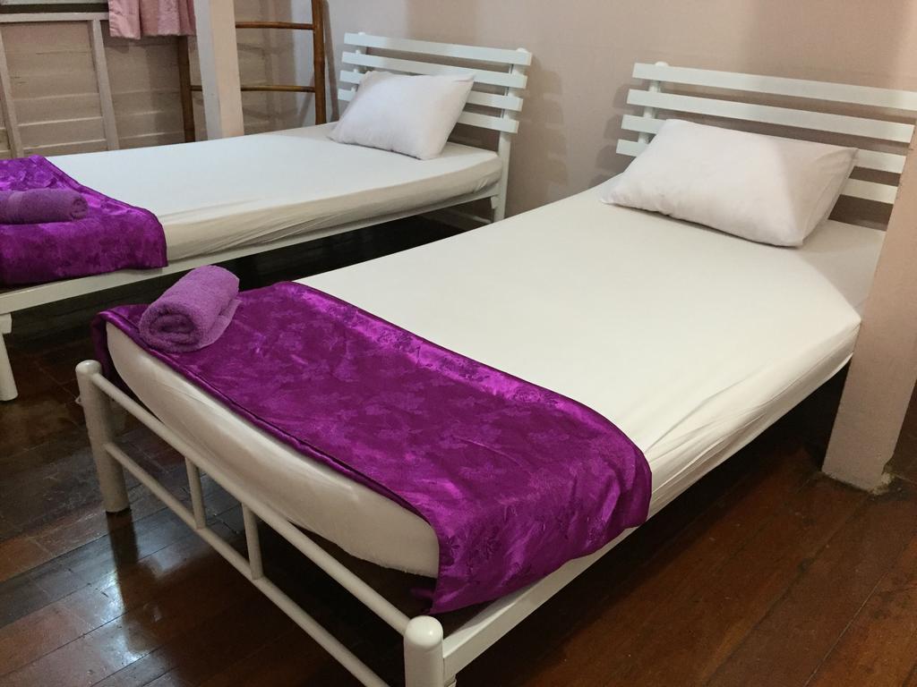 Ricos Honey Place Guesthouse Bangkok Exterior photo