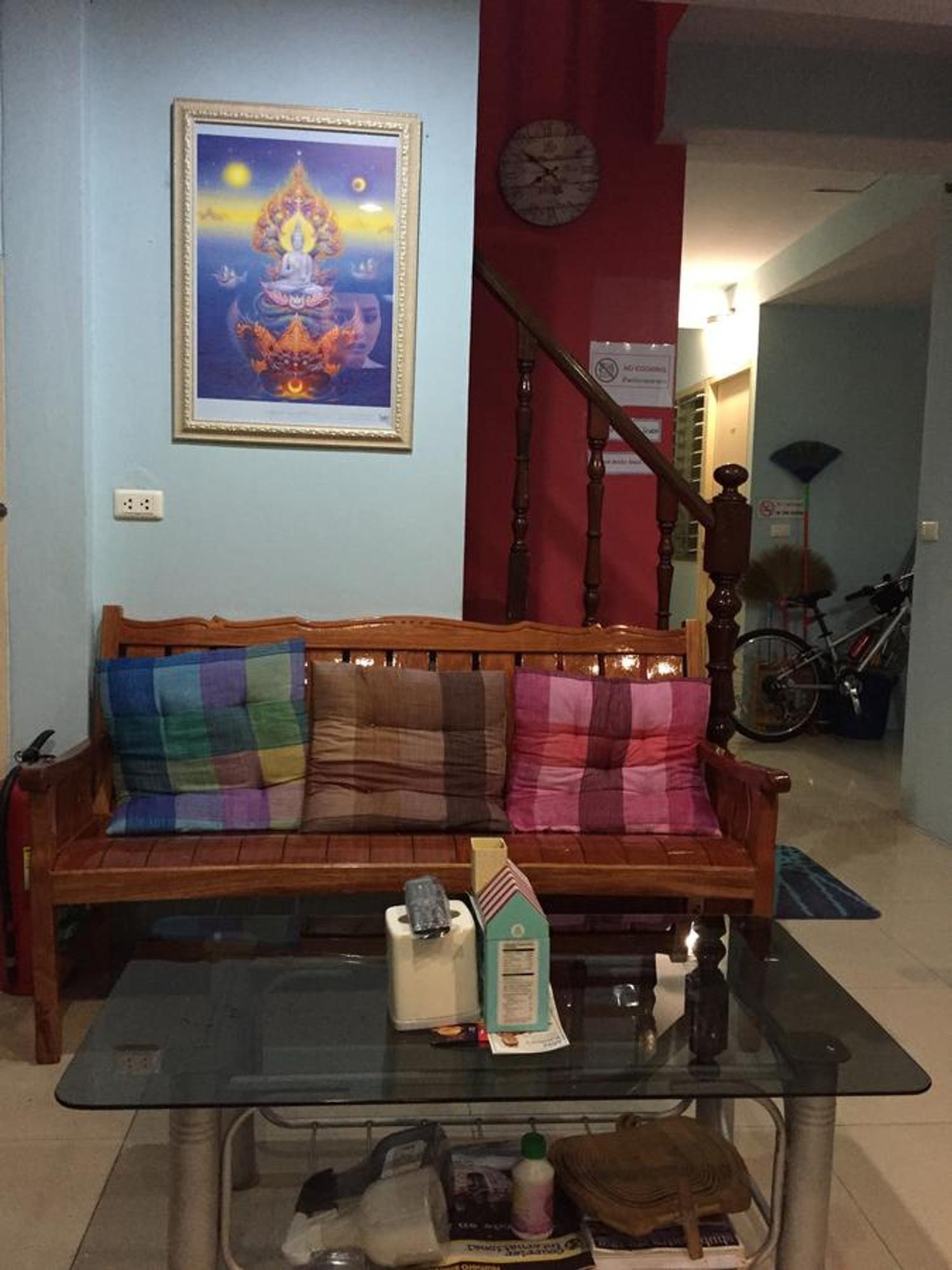 Ricos Honey Place Guesthouse Bangkok Exterior photo