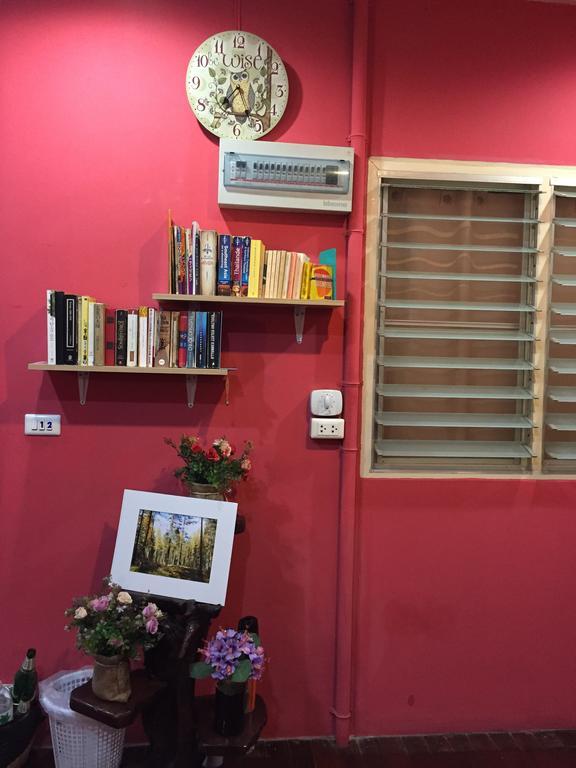 Ricos Honey Place Guesthouse Bangkok Exterior photo