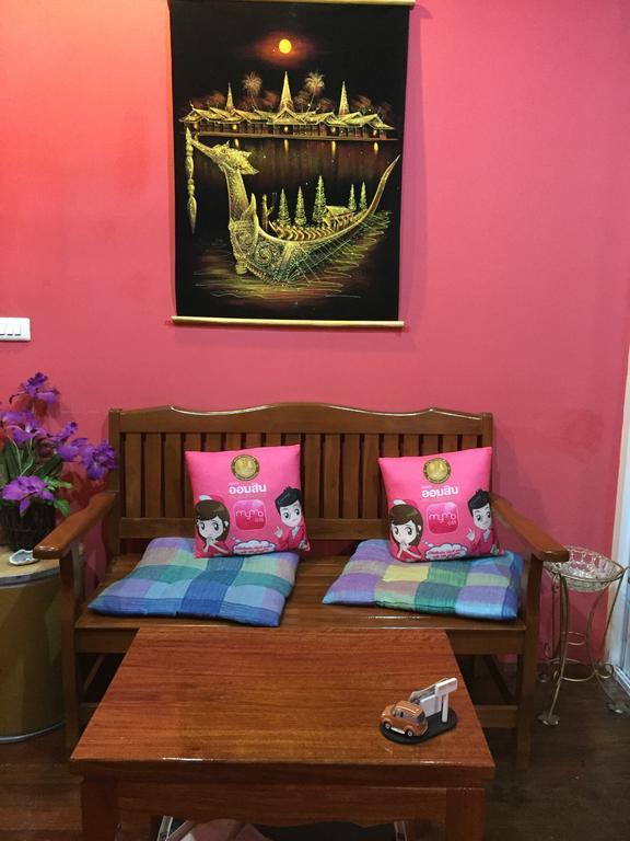 Ricos Honey Place Guesthouse Bangkok Exterior photo