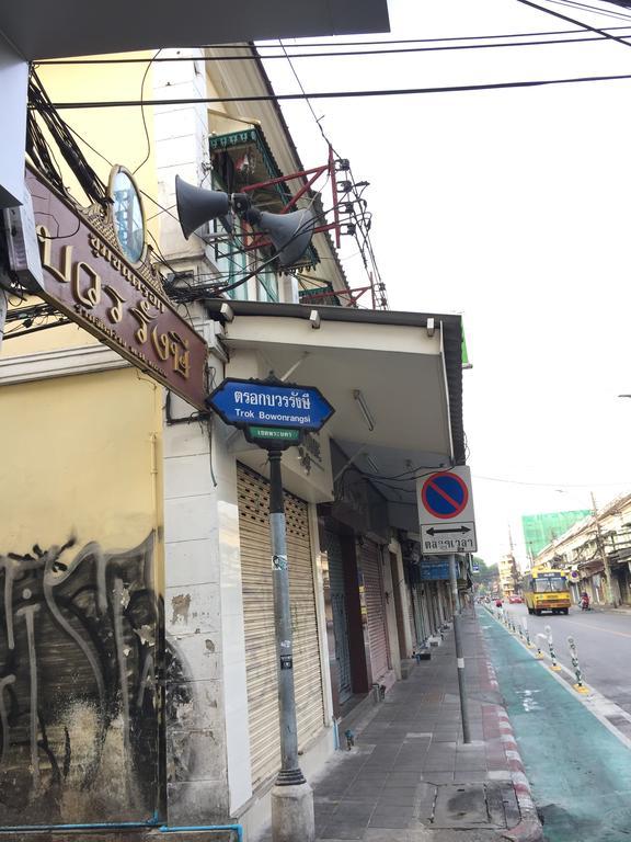 Ricos Honey Place Guesthouse Bangkok Exterior photo