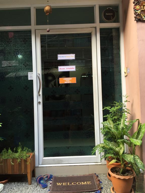 Ricos Honey Place Guesthouse Bangkok Exterior photo