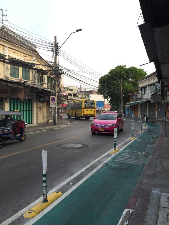 Ricos Honey Place Guesthouse Bangkok Exterior photo
