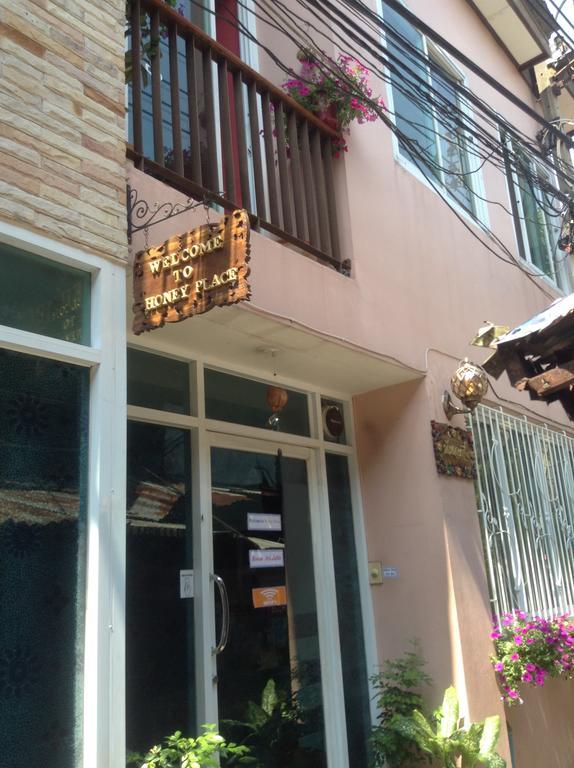 Ricos Honey Place Guesthouse Bangkok Exterior photo