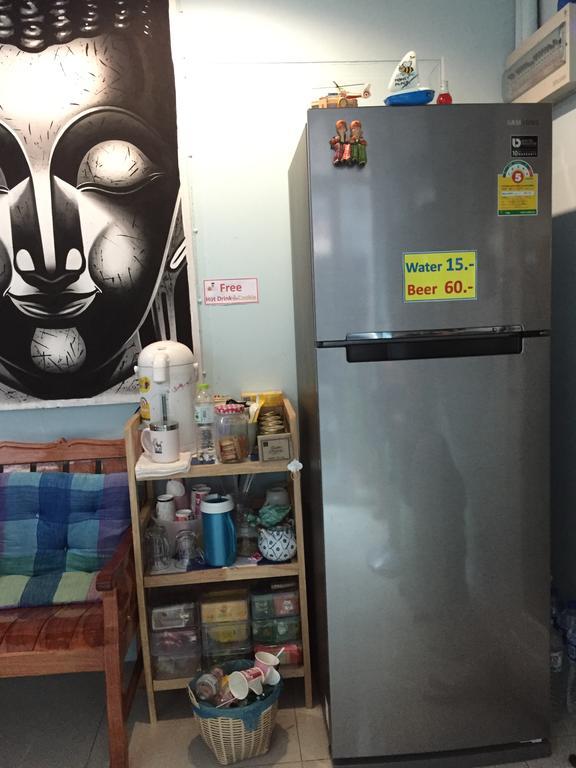 Ricos Honey Place Guesthouse Bangkok Exterior photo